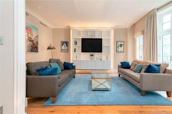 3 Bedroom Flat To Rent In Strand, London, WC2R