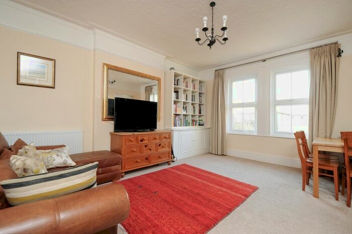 1 Bedroom Flat To Rent In Effingham Road, Long Ditton, Surbiton KT6