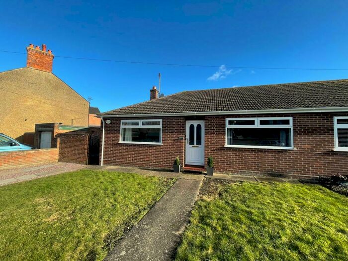 3 Bedroom Bungalow To Rent In Newton Street, Olney, MK46