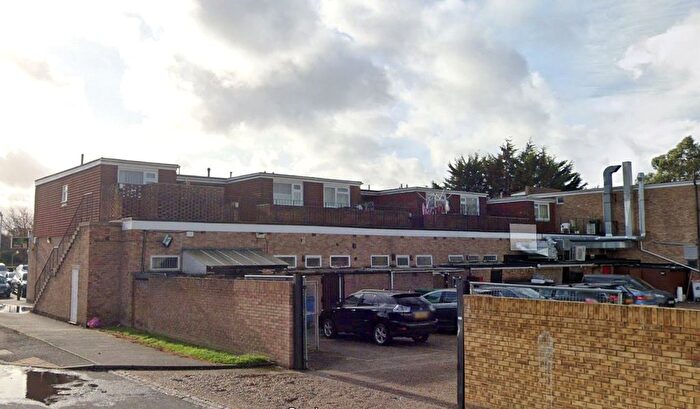 2 Bedroom Flat To Rent In Istead Rise, Gravesend, Kent, DA13