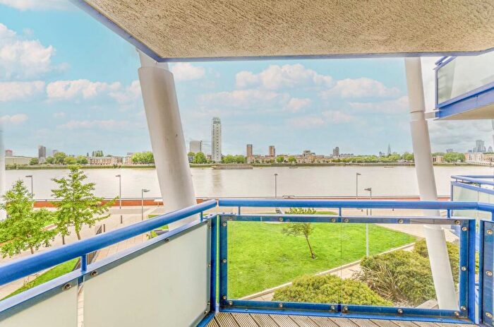 2 Bedroom Flat For Sale In Apollo Building, Isle Of Dogs, London, E14