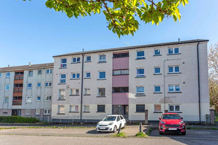 3 Bedroom Flat For Sale In / Westburn Grove Edinburgh, EH14