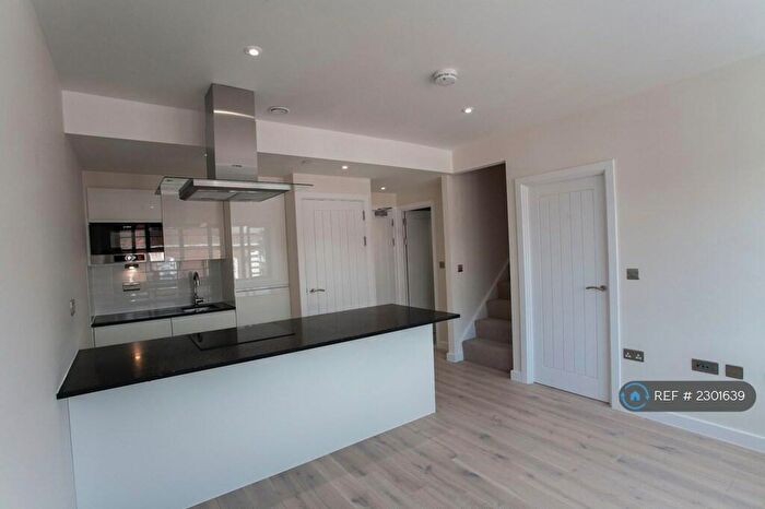 2 Bedroom Flat To Rent In Baring Road, Beaconsfield, HP9