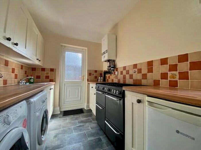 2 Bedroom Flat To Rent In Splott Road, Cardiff, CF24