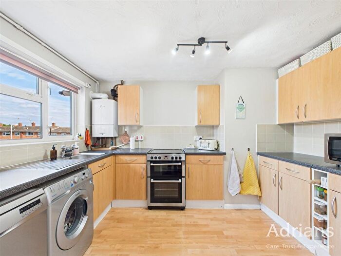 2 Bedroom Maisonette For Sale In Barnard Road, Chelmsford, CM2