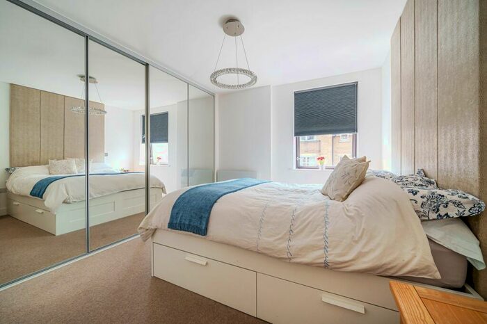 2 Bedroom Apartment For Sale In St. Leonards Road, Windsor, SL4