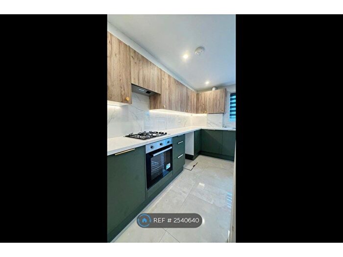 4 Bedroom Detached House To Rent In Clydesdale, Enfield, EN3