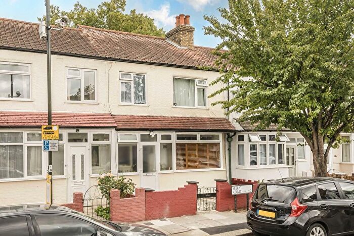 4 Bedroom Terraced House For Sale In Seely Road, Tooting, SW17