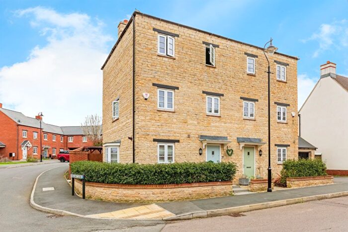 3 Bedroom Property For Sale In Poppyfield Road, Wootton, Northampton, NN4