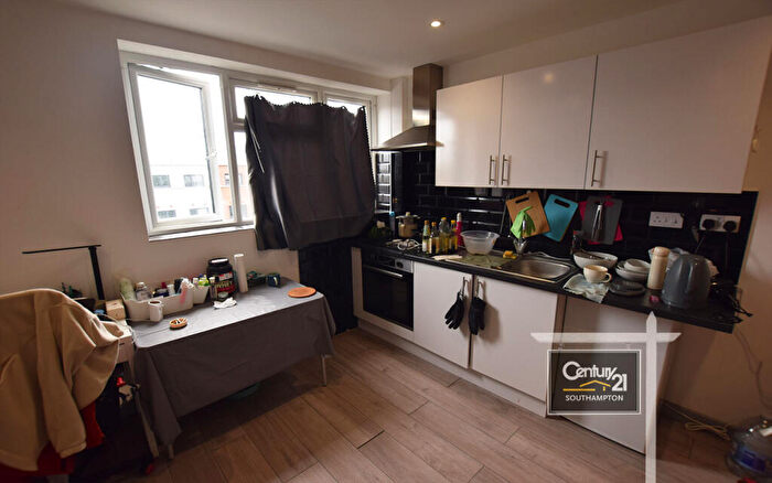 Studio To Rent In |Ref. |, London Road, Southampton, SO15