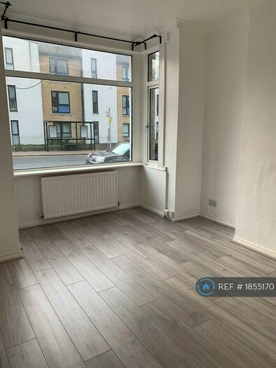 3 Bedroom Terraced House To Rent In Oakleigh Road South, London, N11