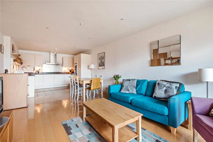 2 Bedroom Apartment To Rent In Short Let, OX1