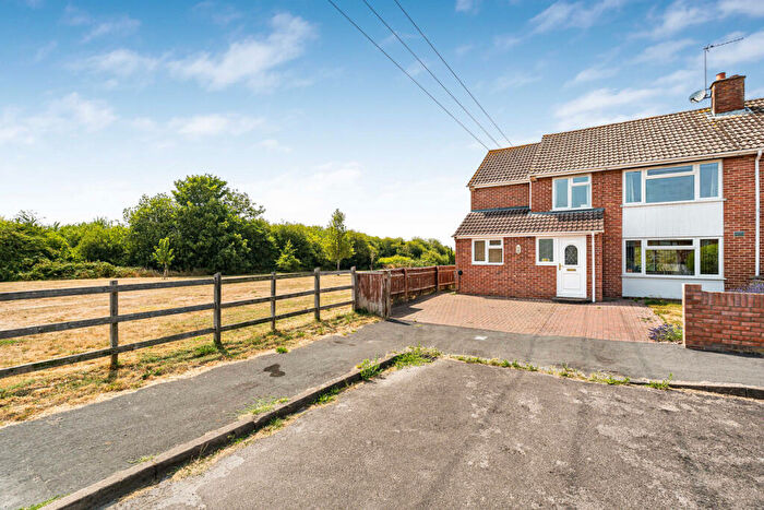 4 Bedroom Semi-Detached House For Sale In Mowbray Road, Didcot, OX11