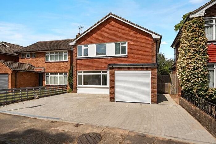 3 Bedroom Detached House For Sale In Staines Road East, Sunbury-On-Thames, TW16