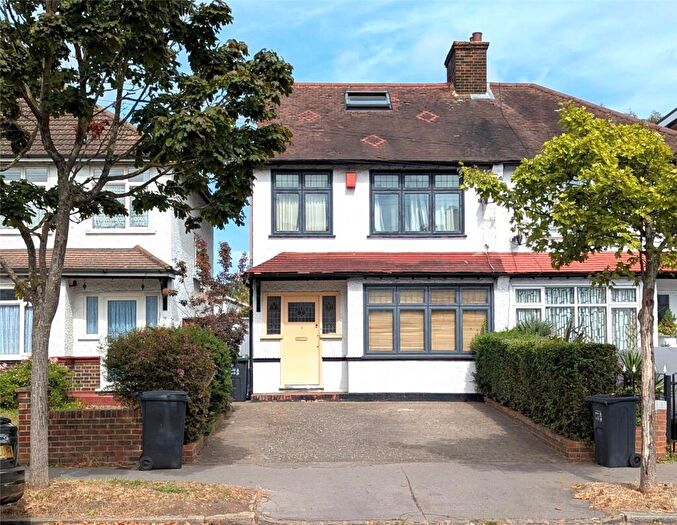 4 Bedroom End Of Terrace House For Sale In Norbury Avenue, Thornton Heath, CR7