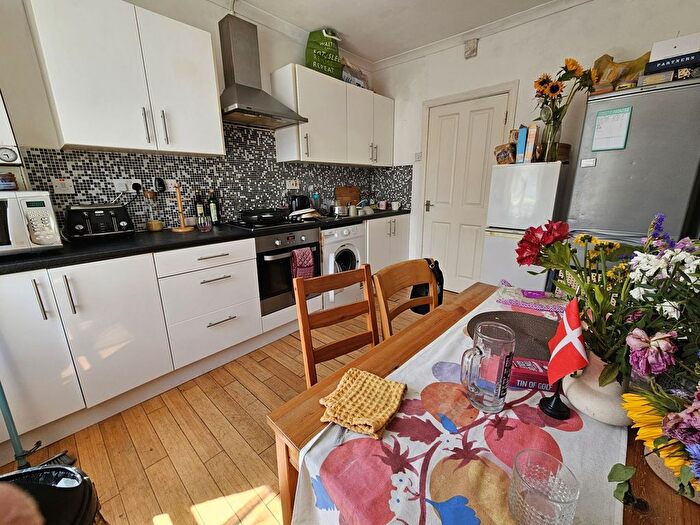2 Bedroom Flat To Rent In Chatham Street, London, SE17