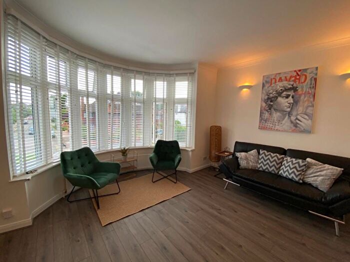 1 Bedroom Flat To Rent In Chatsworth Road, Mapesbury, London, NW2