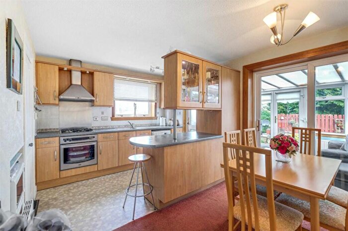 3 Bedroom Detached House For Sale In Inverewe Drive, Deaconsbank, Glasgow, Glasgow City, G46