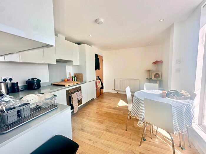 1 Bedroom Flat To Rent In Tower Point, Sydney Road, EN2