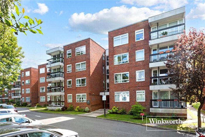 3 Bedroom Apartment For Sale In Hendon Lane, Finchley, London, N3