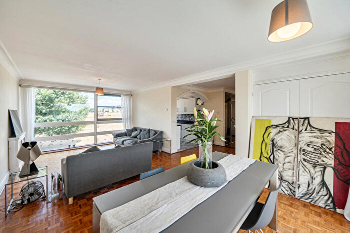 3 Bedroom Apartment For Sale In South Row, Blackheath, London, SE3