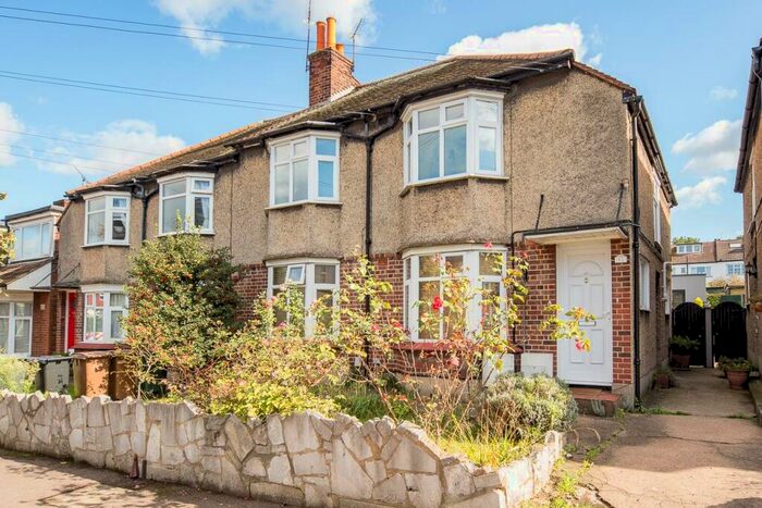 2 Bedroom Apartment To Rent In Hillcrest Road, Walthamstow, E17