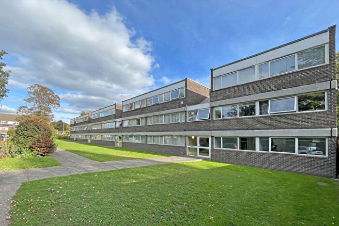 2 Bedroom Flat For Sale In Chessington Road, Ewell Village, KT17