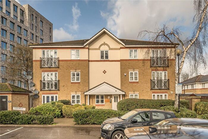 2 Bedroom Flat To Rent In Winter Lodge, Fern Walk, Bermondsey, London, SE16