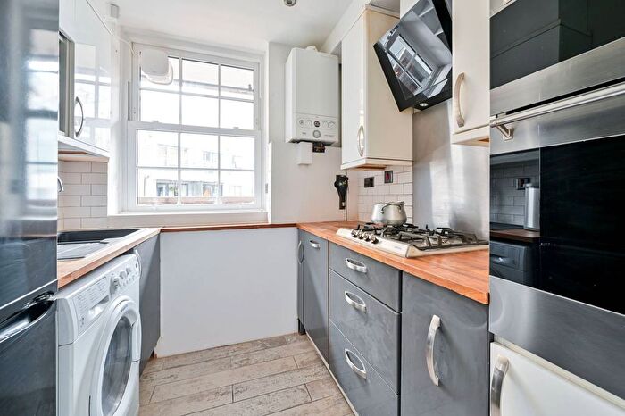 2 Bedroom Flat To Rent In Webber Street, Southwark, London, SE1