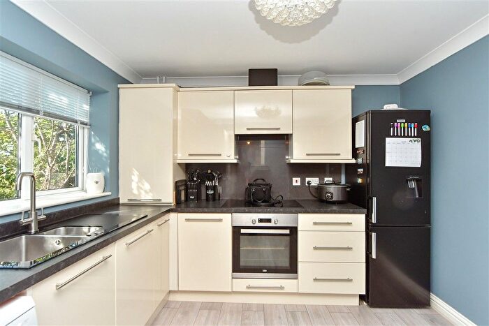 3 Bedroom Chalet For Sale In Union Road, Minster On Sea, Sheerness, Kent, ME12