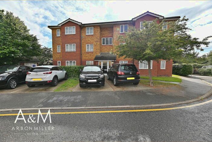 2 Bedroom Flat To Rent In Lewis Way, Dagenham, RM10