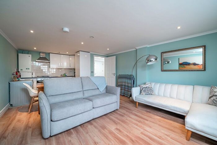 1 Bedroom Flat To Rent In Greyhound Road, London, W14