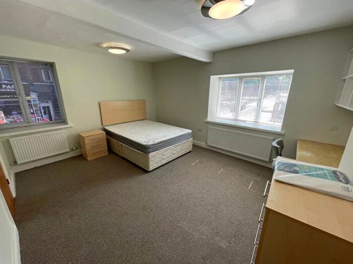 5 Bedroom House To Rent In Hyde Park Road, Leeds, LS6