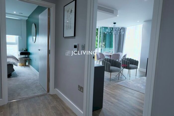 3 Bedroom Flat To Rent In Gladwin Tower, Wandsworth Road, SW8