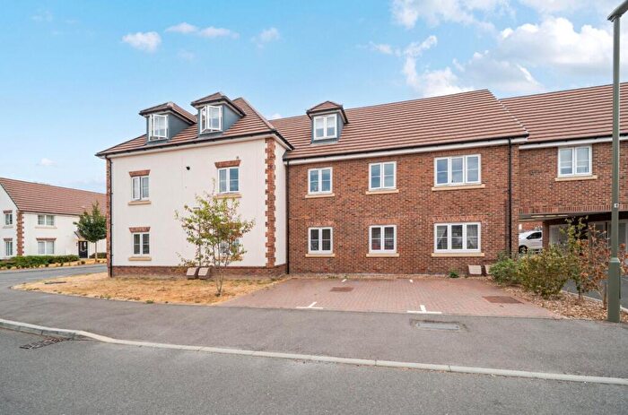 2 Bedroom Flat For Sale In Bartlett Avenue, Badshot Lea, Farnham, Surrey, GU9
