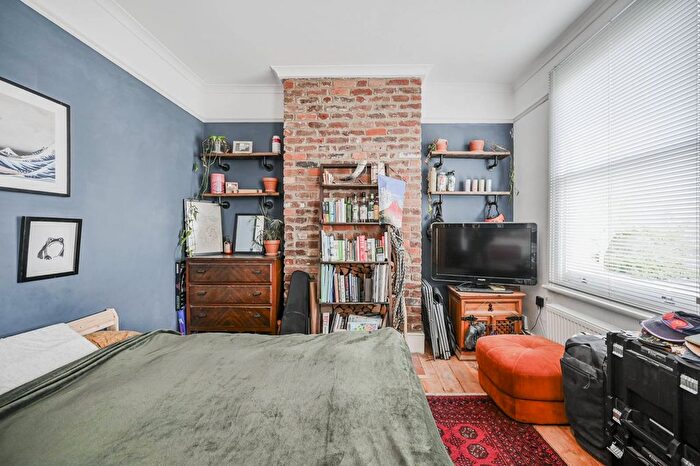 2 Bedroom Flat For Sale In Vicarage Road, Leyton, London, E10