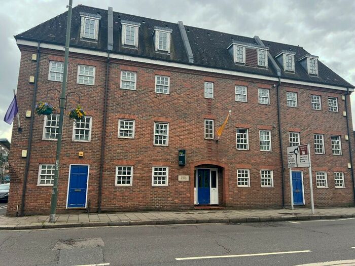 2 Bedroom Flat To Rent In High Street, Kingston Upon Thames, Surrey, KT1