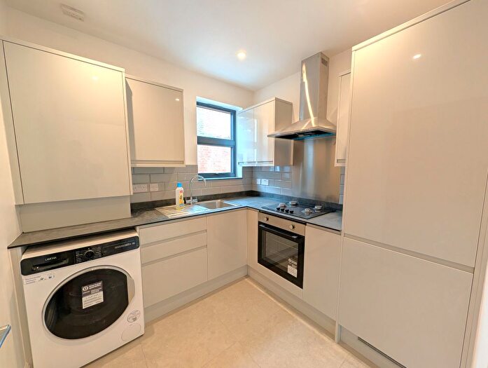 3 Bedroom Flat To Rent In Ivy Road, Cricklewood, NW2