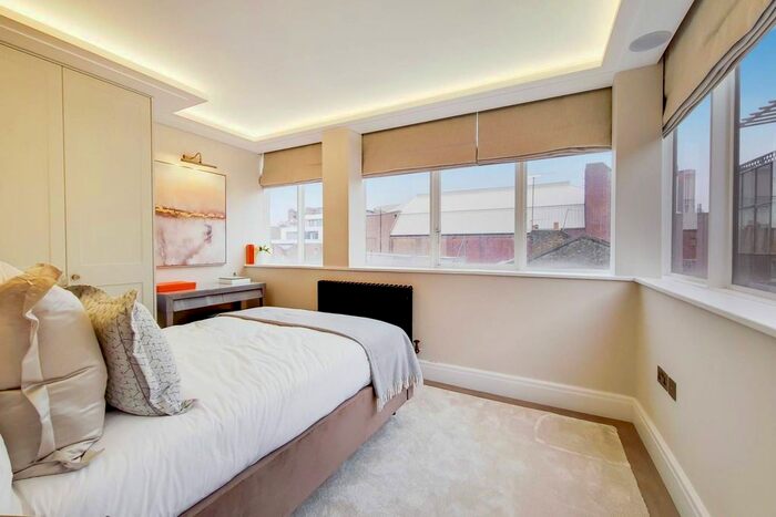 3 Bedroom Maisonette For Sale In Cavaye Place, South Kensington, London, SW10