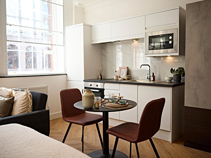 Apartment To Rent In Apt, - Cookridge Street #, LS2