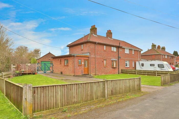 3 Bedroom Semi-Detached House For Sale In School Close, Bracon Ash, Norwich, NR14