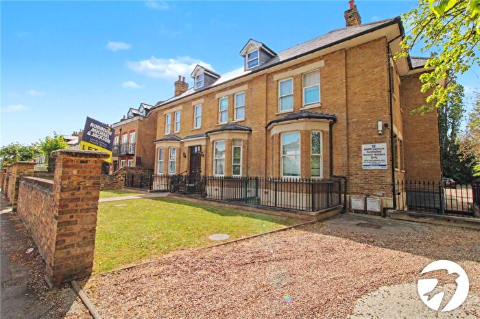 2 Bedroom Flat To Rent In Darnley Road, Gravesend, Kent, DA11