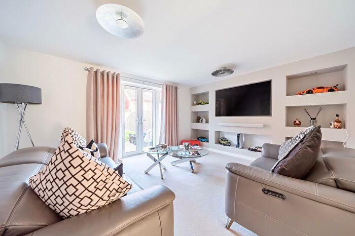 3 Bedroom Semi-Detached House To Rent In Didcot, Oxfordshire, OX11