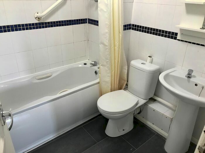 3 Bedroom Terraced House To Rent In Cottage Close, South Heighton, BN9