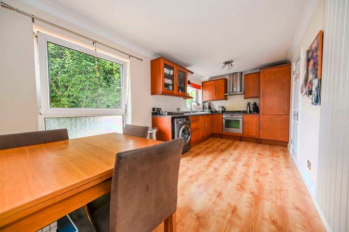 2 Bedroom Flat To Rent In Parsons Close, Hilsea, PO3