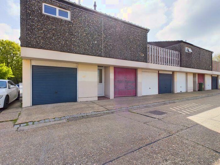 1 Bedroom Maisonette To Rent In One Bedroom Split Level Maisonette In Foxglove Road, South Ockendon, Essex, RM15