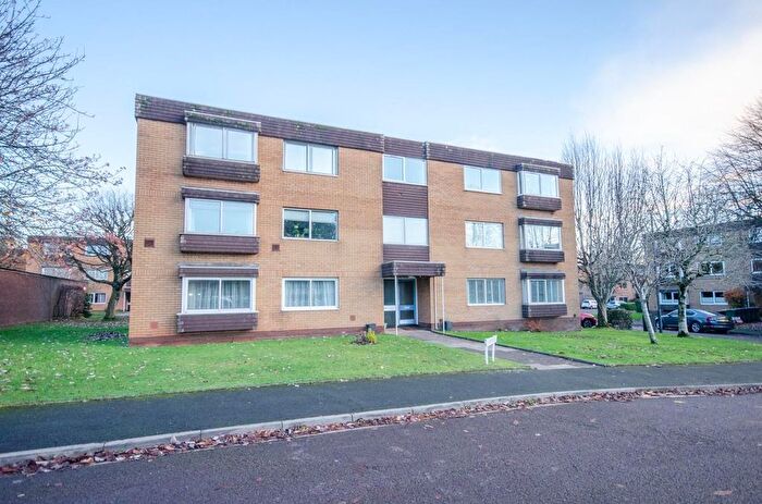 3 Bedroom Flat For Sale In Harford Drive, Frenchay, Bristol, BS16