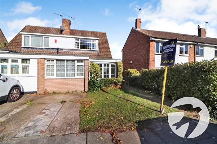 3 Bedroom Semi Detached House For Sale In Taunton Close, Bexleyheath, DA7