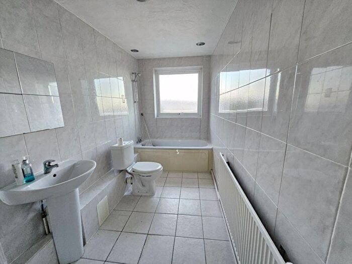 2 Bedroom Apartment To Rent In Duncan Close, Barnet, EN5