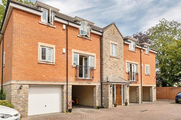 2 Bedroom Apartment For Sale In The Willows, Keynsham, Bristol, BS31